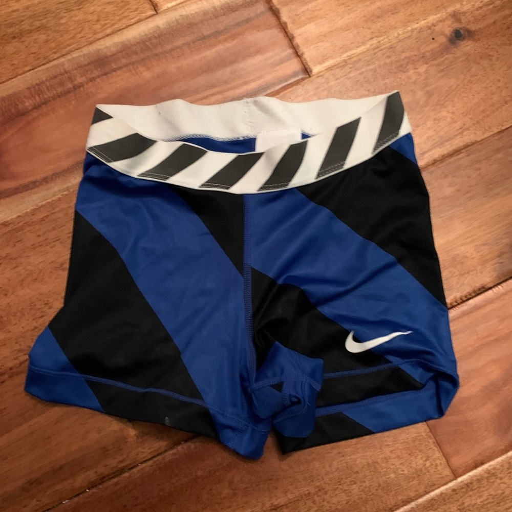 Women‘s Nike compression short